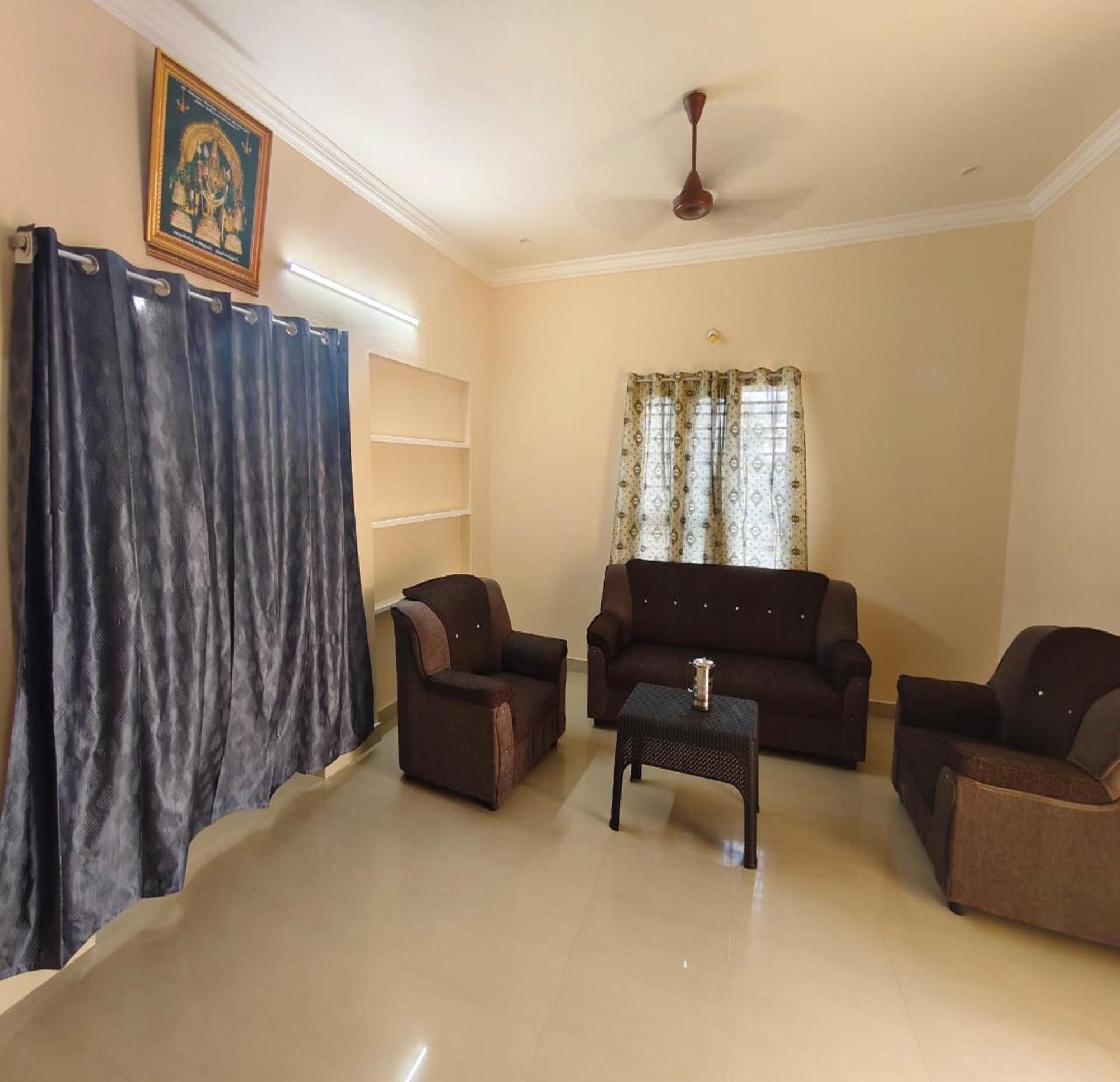 Arumugam Residency Ac Tiruchchendūr Екстериор снимка