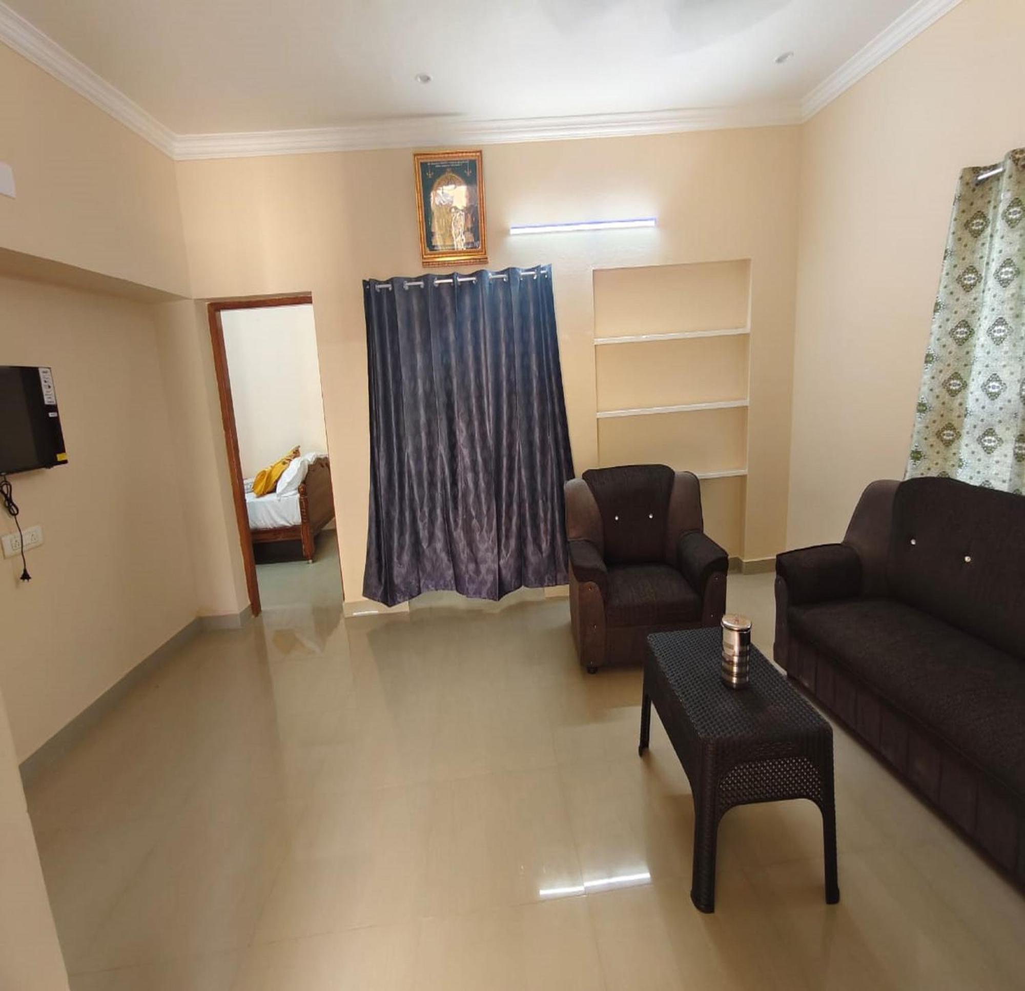 Arumugam Residency Ac Tiruchchendūr Екстериор снимка