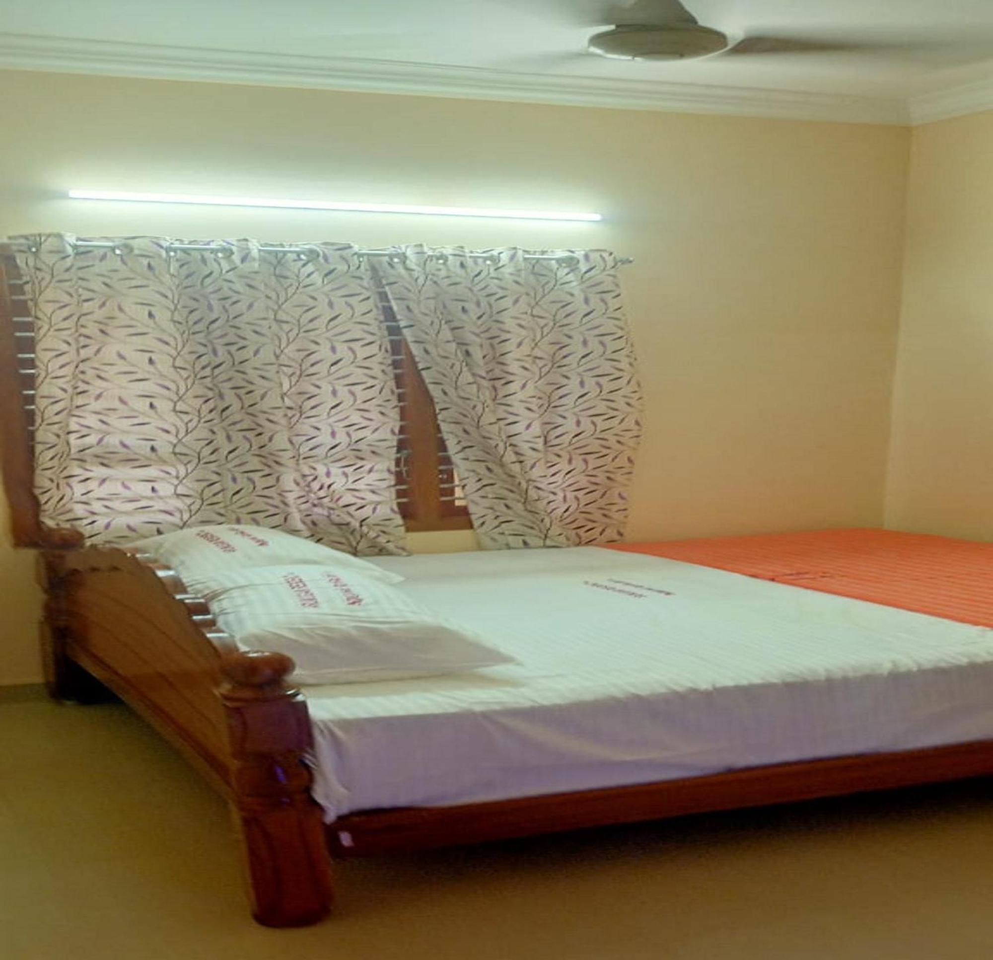 Arumugam Residency Ac Tiruchchendūr Екстериор снимка